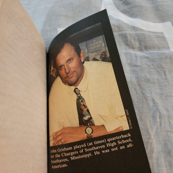 John Grisham's BLEACHERS paperback book 2003 edition - Picture 3 of 8